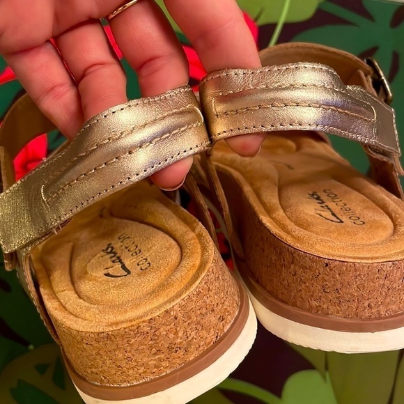 Brand New Clarks Genuine Leather Rose Gold Adjustable Brynn Step Sandals - Picture 11 of 15